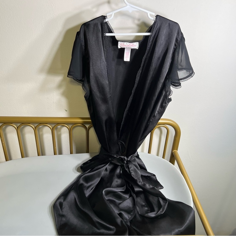 Elegant Black Satin Oscar de la renta Robe lace trim sheer sleeves & now details